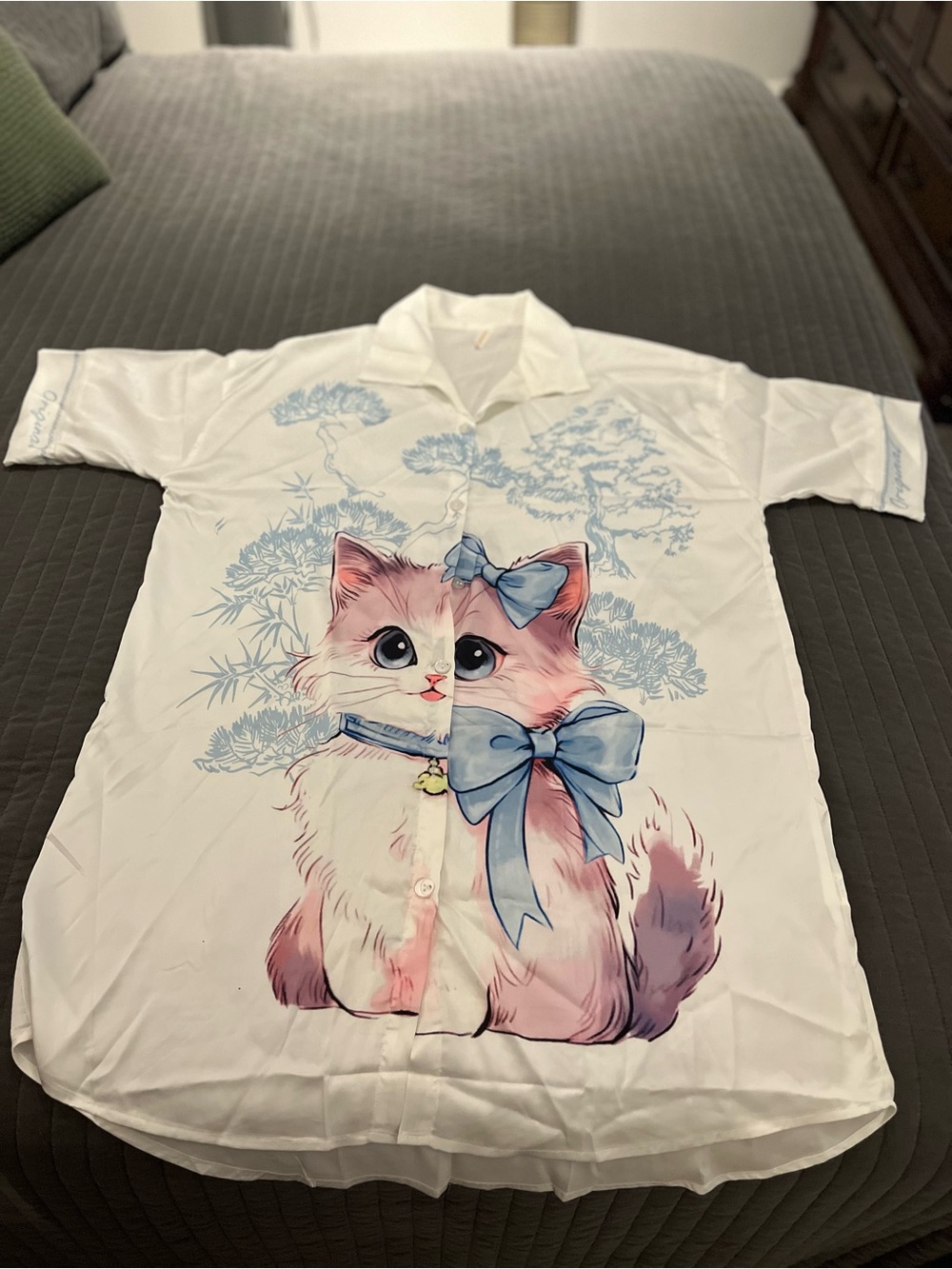 Oversized Silky Cat Nightshirt – Large

🐱💙 Adorable & Silky! 💙🐱